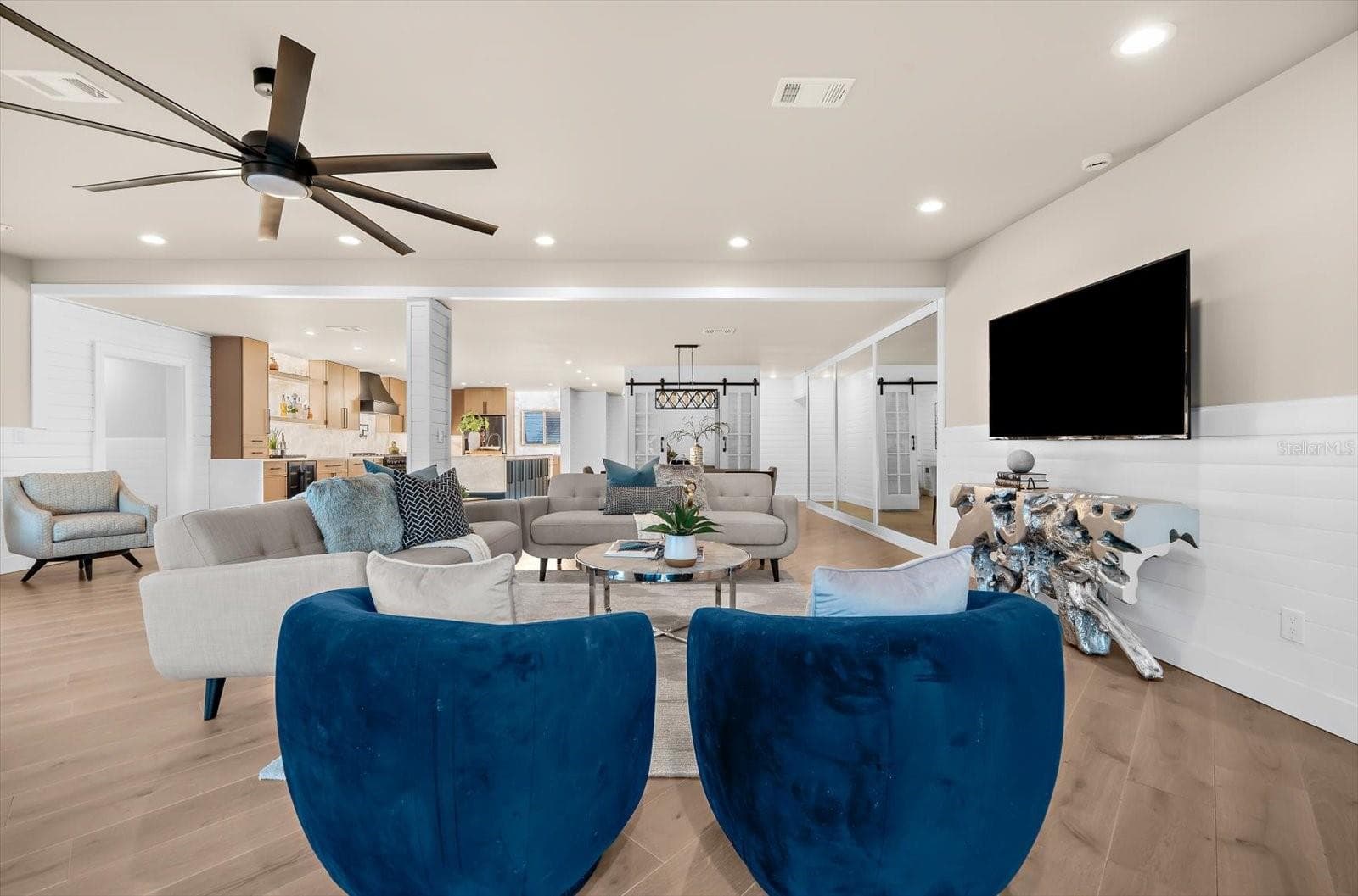 330 Leeward Is photo 4