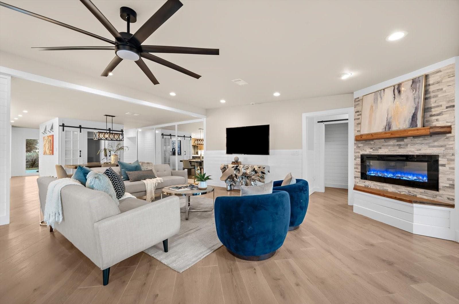 330 Leeward Is photo 5