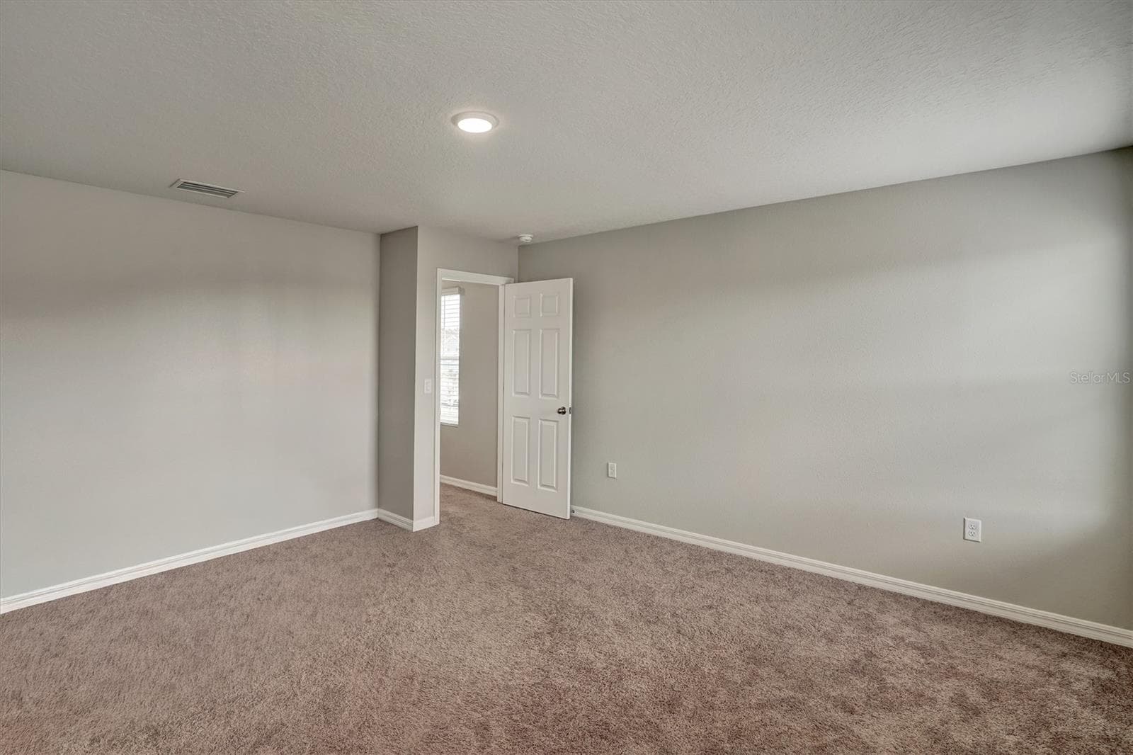 4903 Mainsail St photo 3