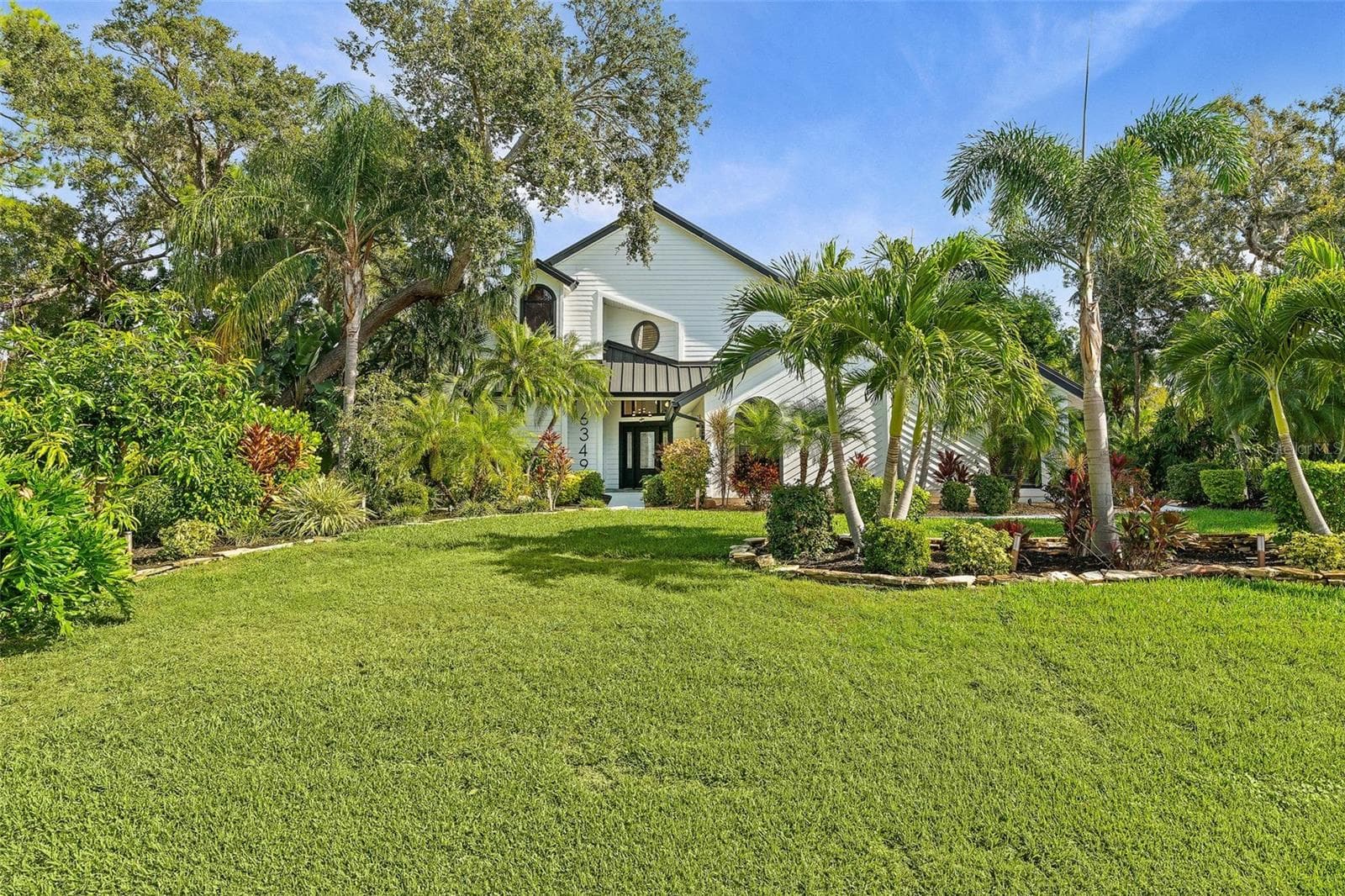 6349 Ravenwood Way photo 3