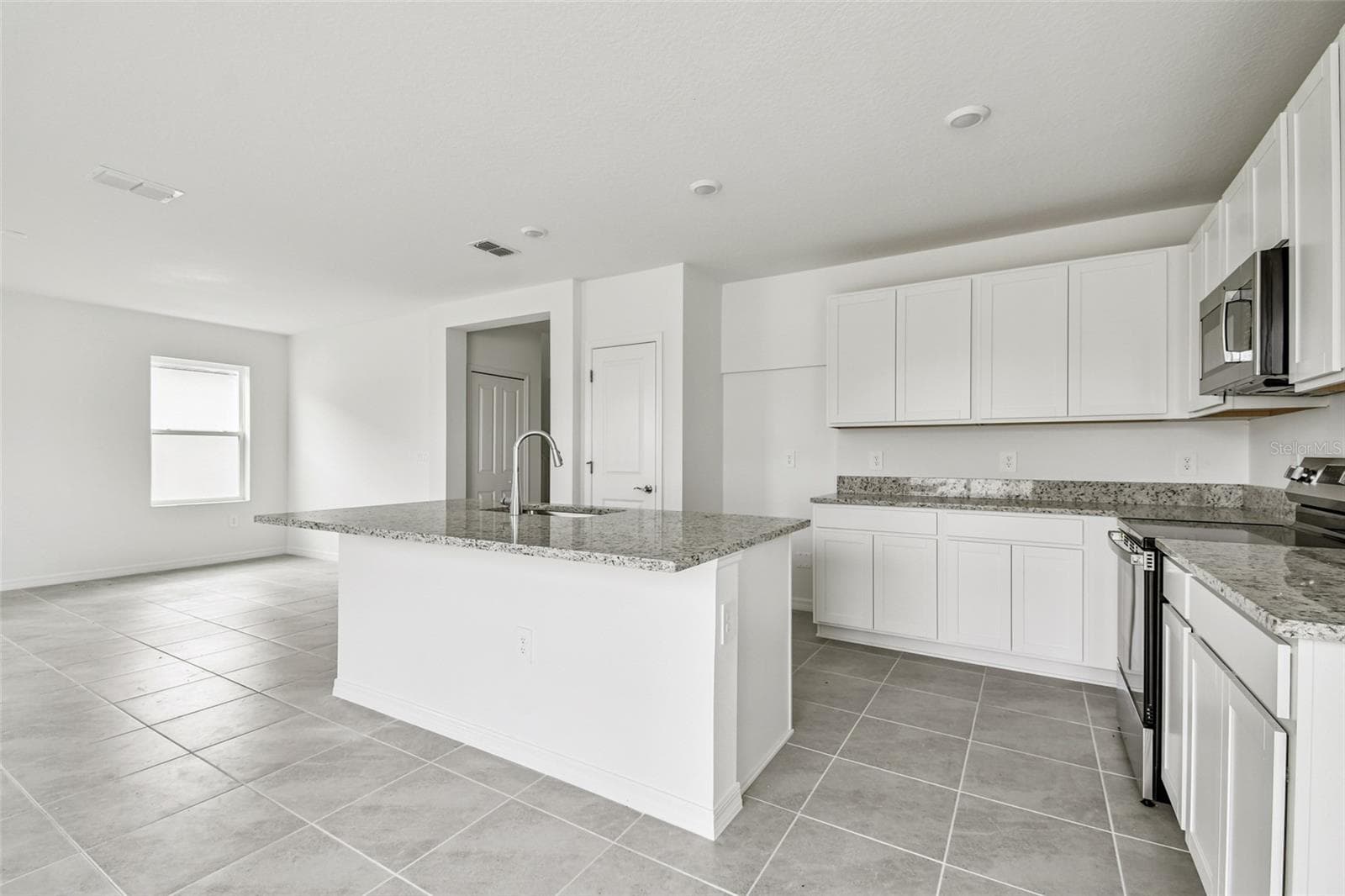 9118 Optimist Way photo 5