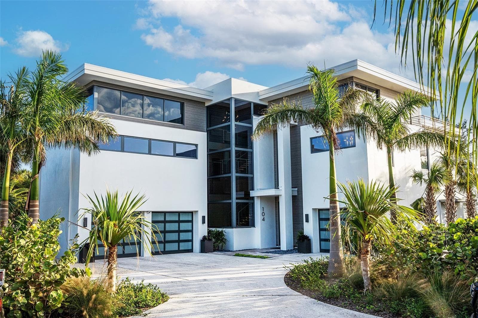 104 Sunset Ln