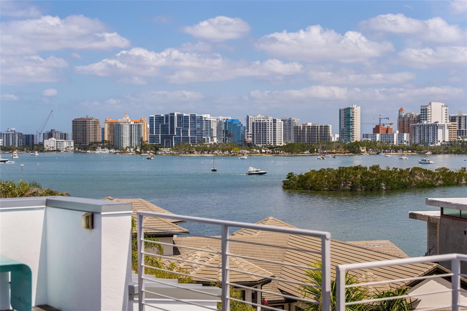 1365 Harbor Dr photo 3