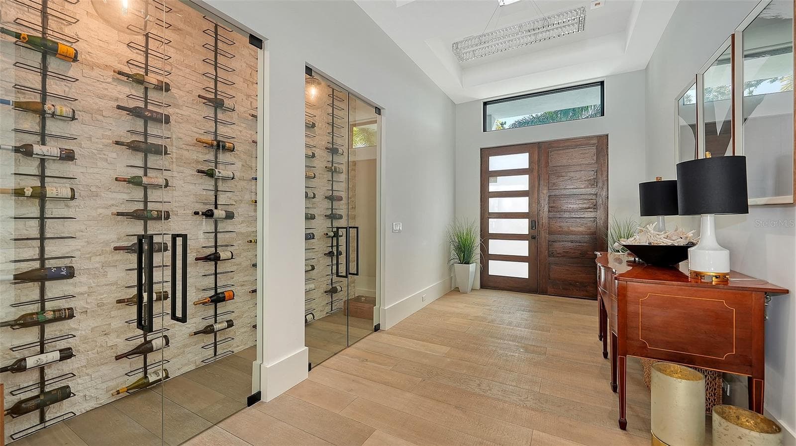 1421 N Lake Shore Dr photo 3