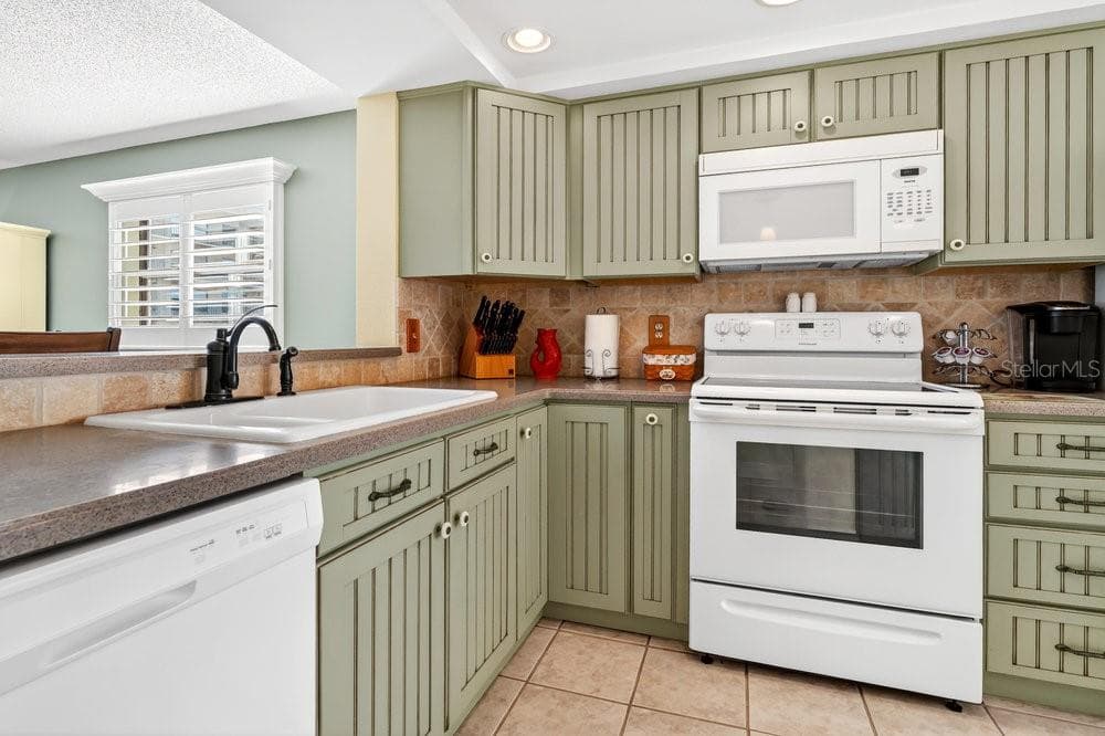 1328 Pasadena Ave S #308 photo 4