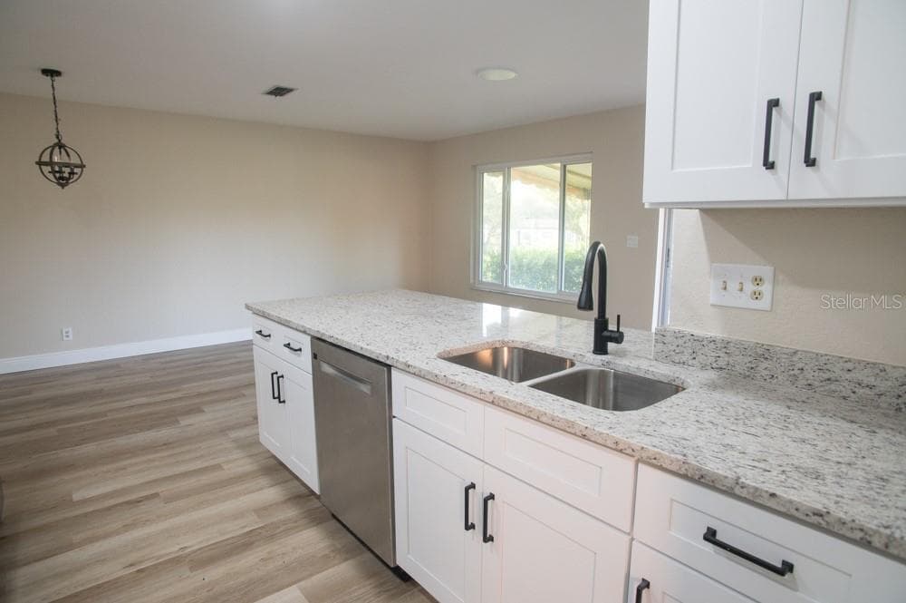 1350 Glengarry Dr photo 5