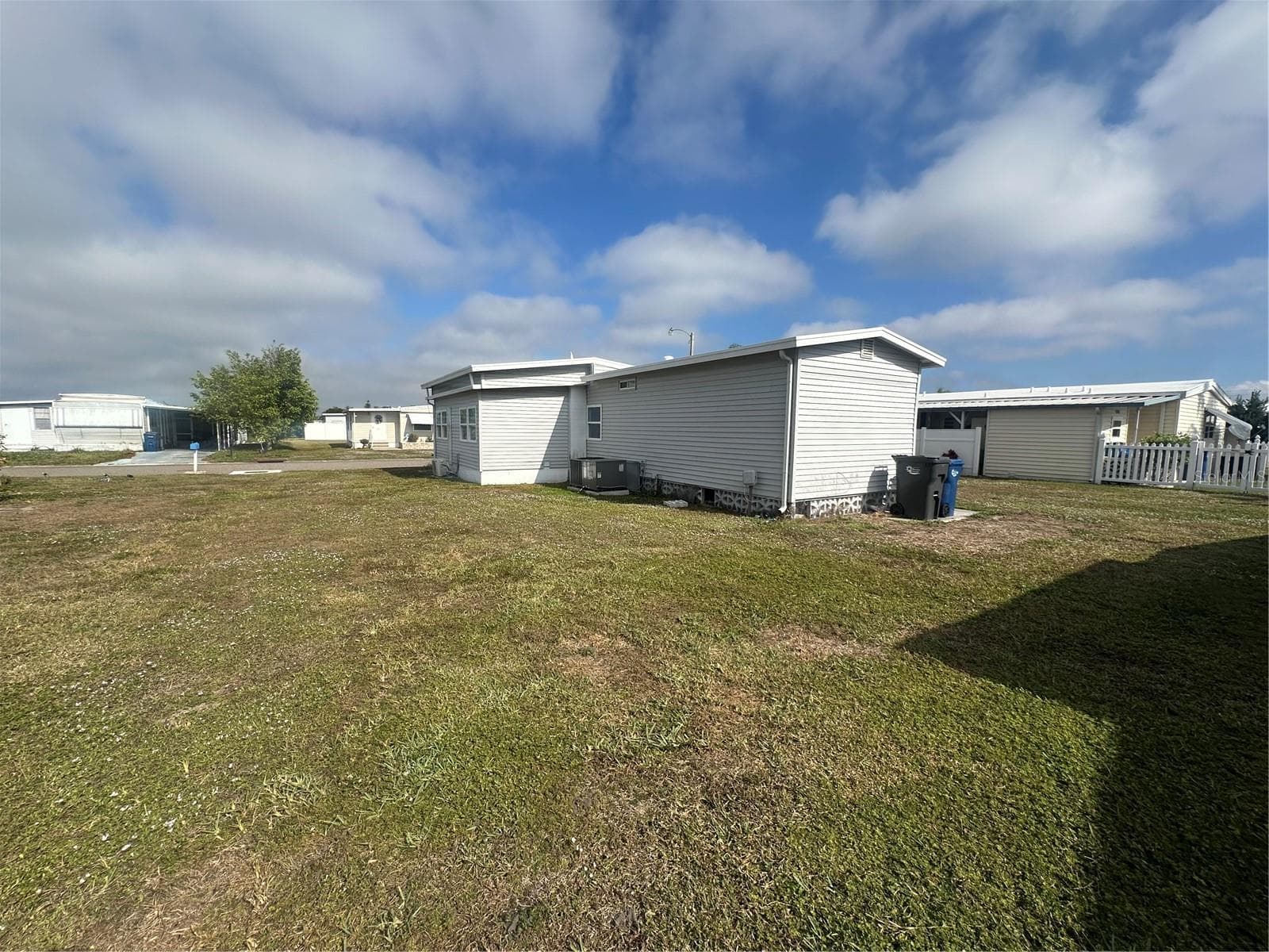 204 52nd Avenue Plz E photo 4