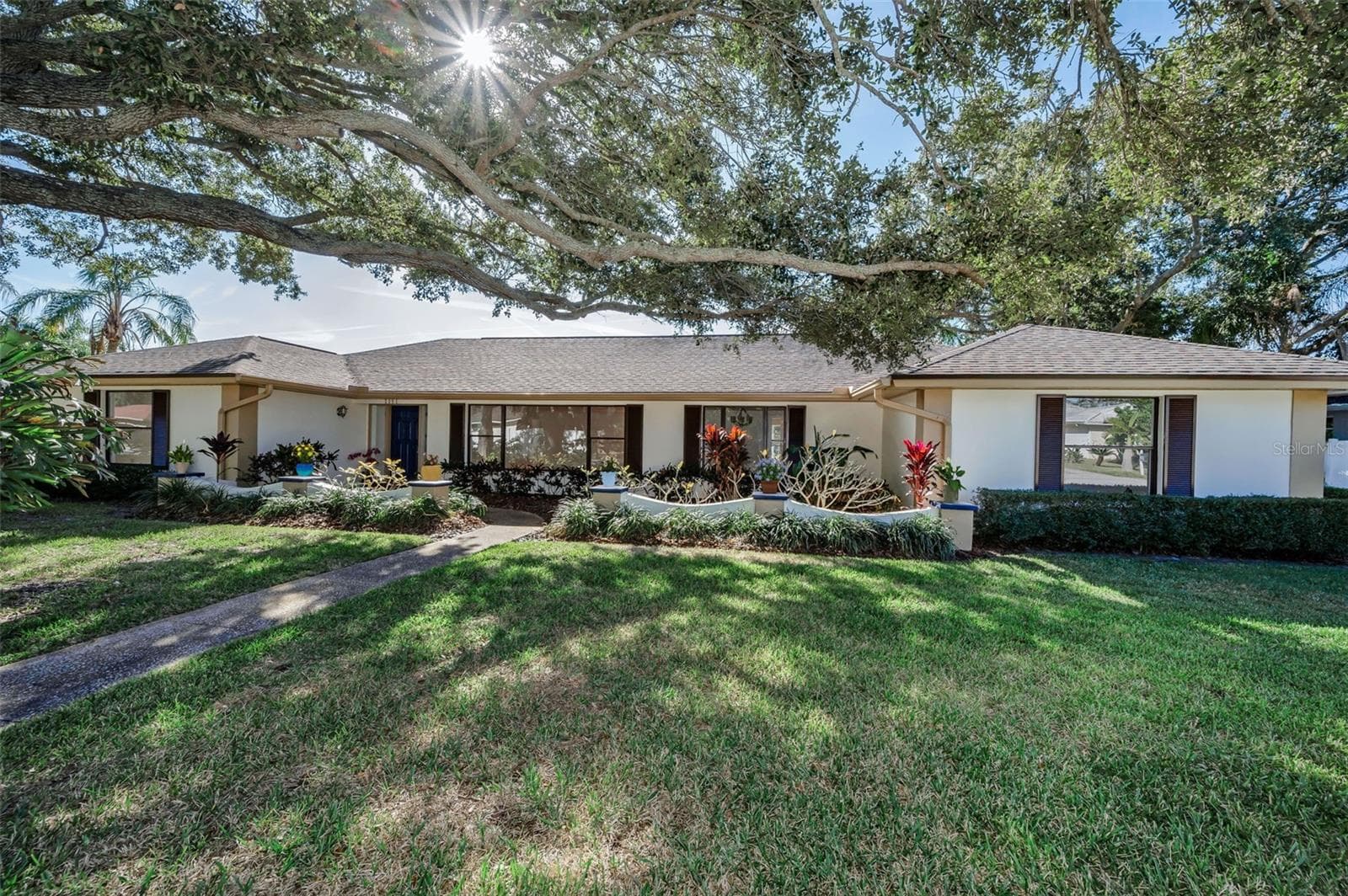 2391 Roberta Ln photo 3