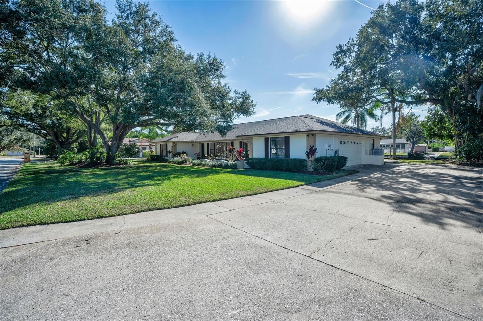 2391 Roberta Ln photo 4