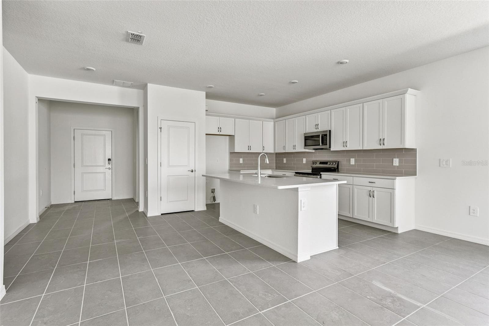 9122 Optimist Way photo 3