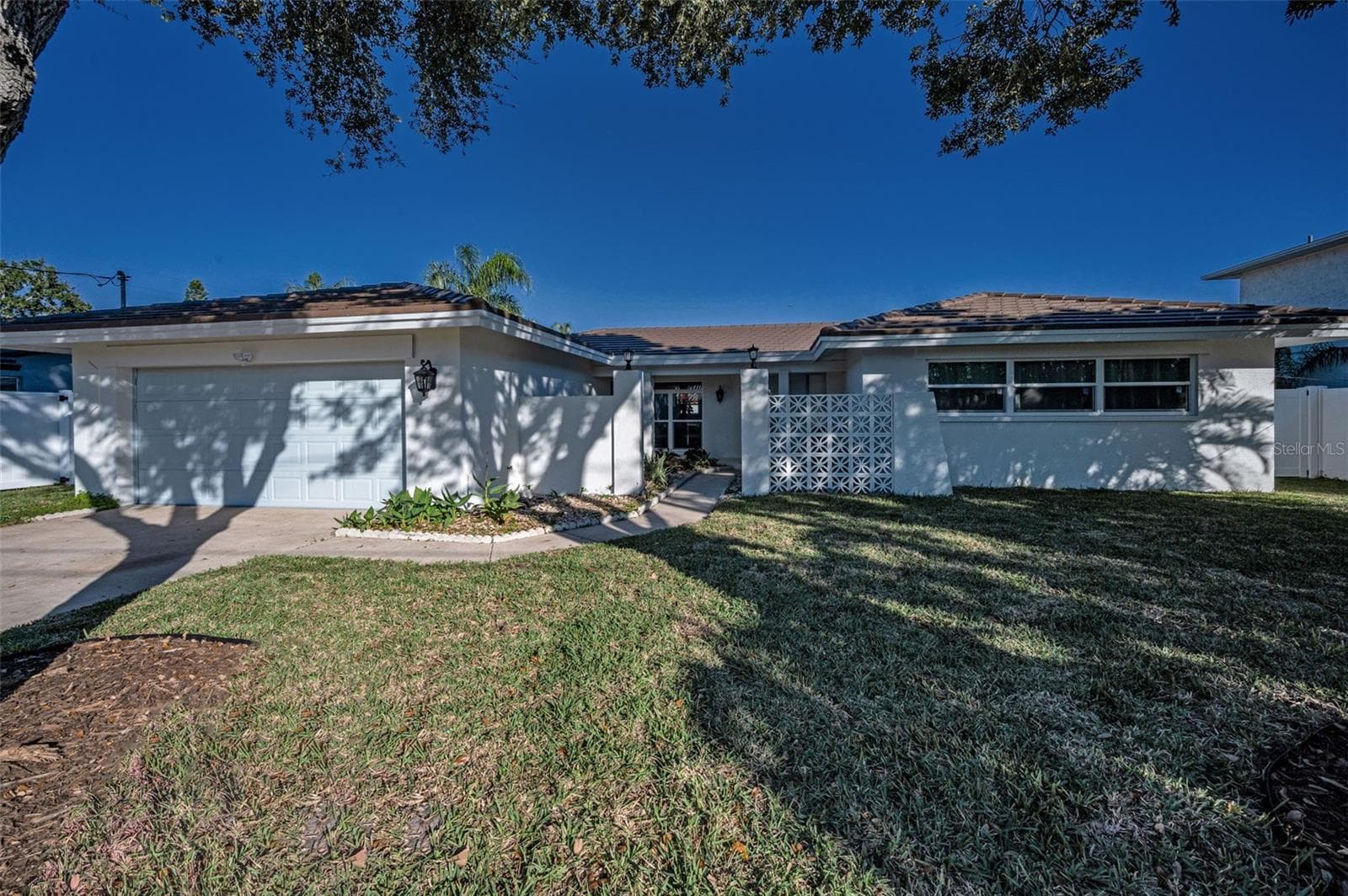 1695 Clearwater Harbor Dr photo 4