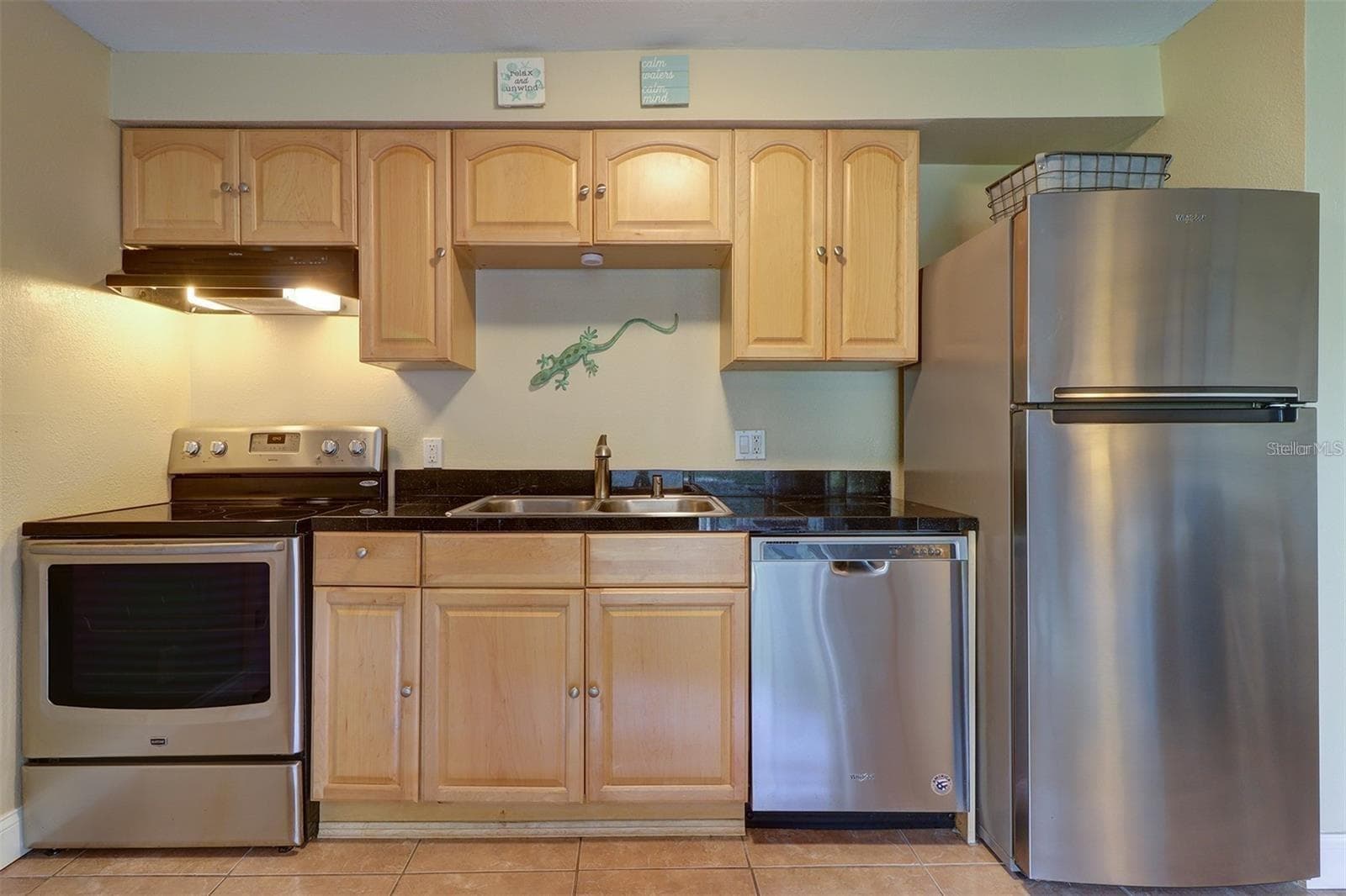 4215 E Bay Dr #1702B photo 4
