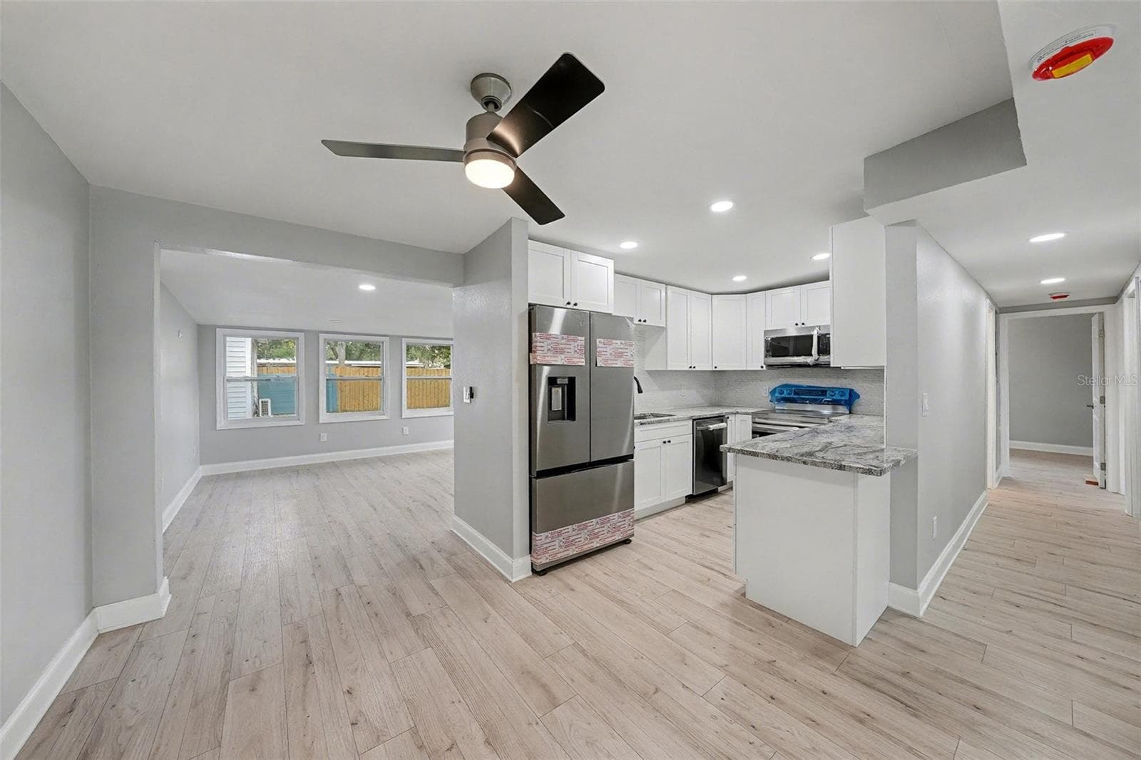2162 Barcelona Dr photo 4