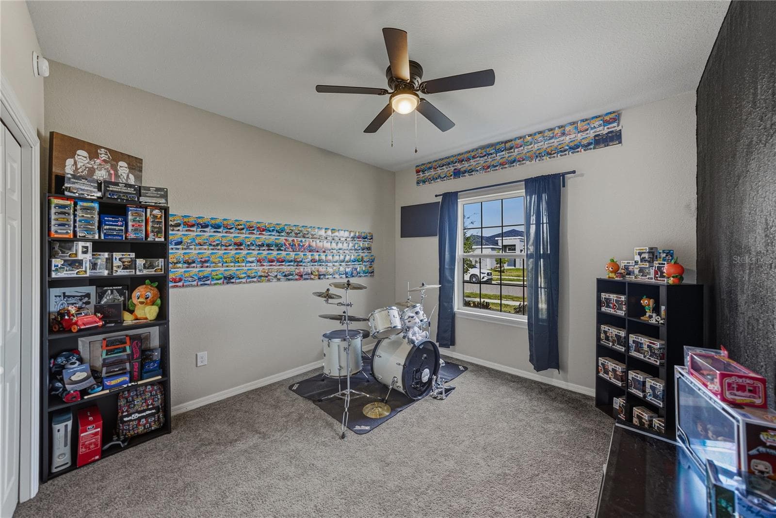 929 Montgomery Ln photo 5