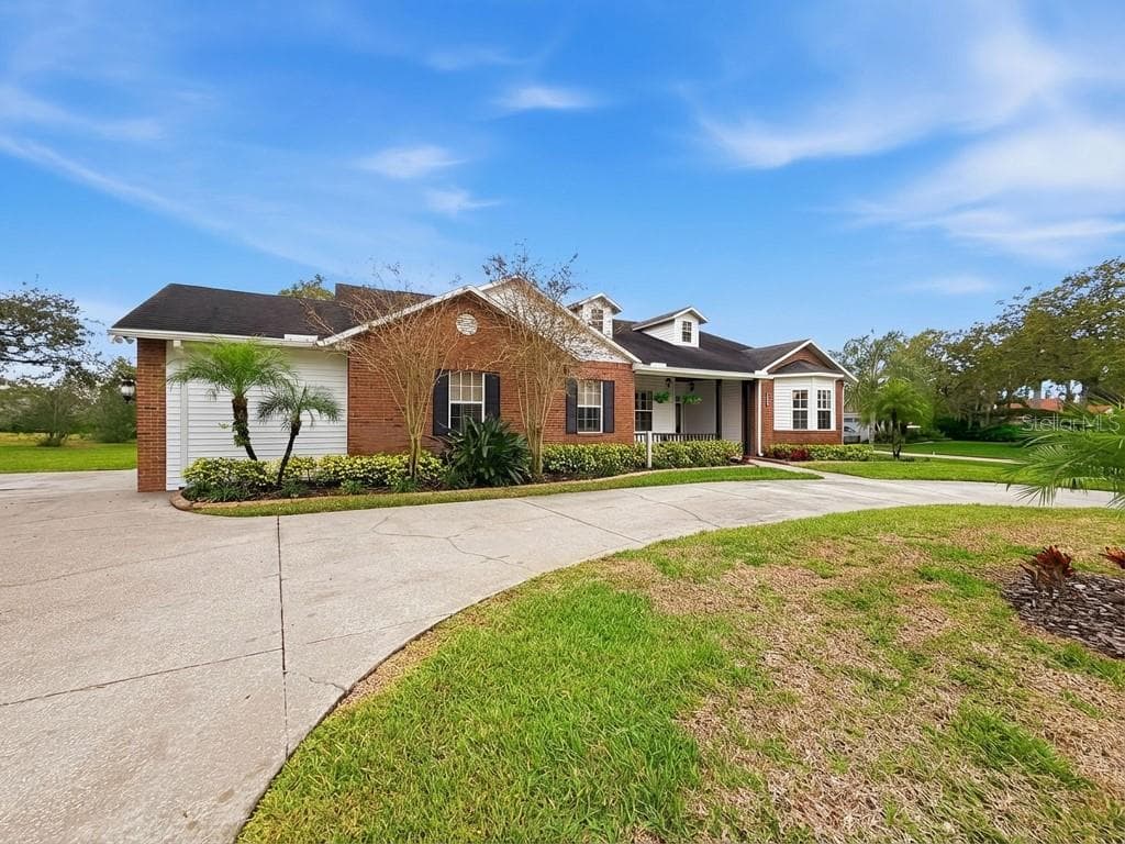 8805 Crosswood CT photo 3
