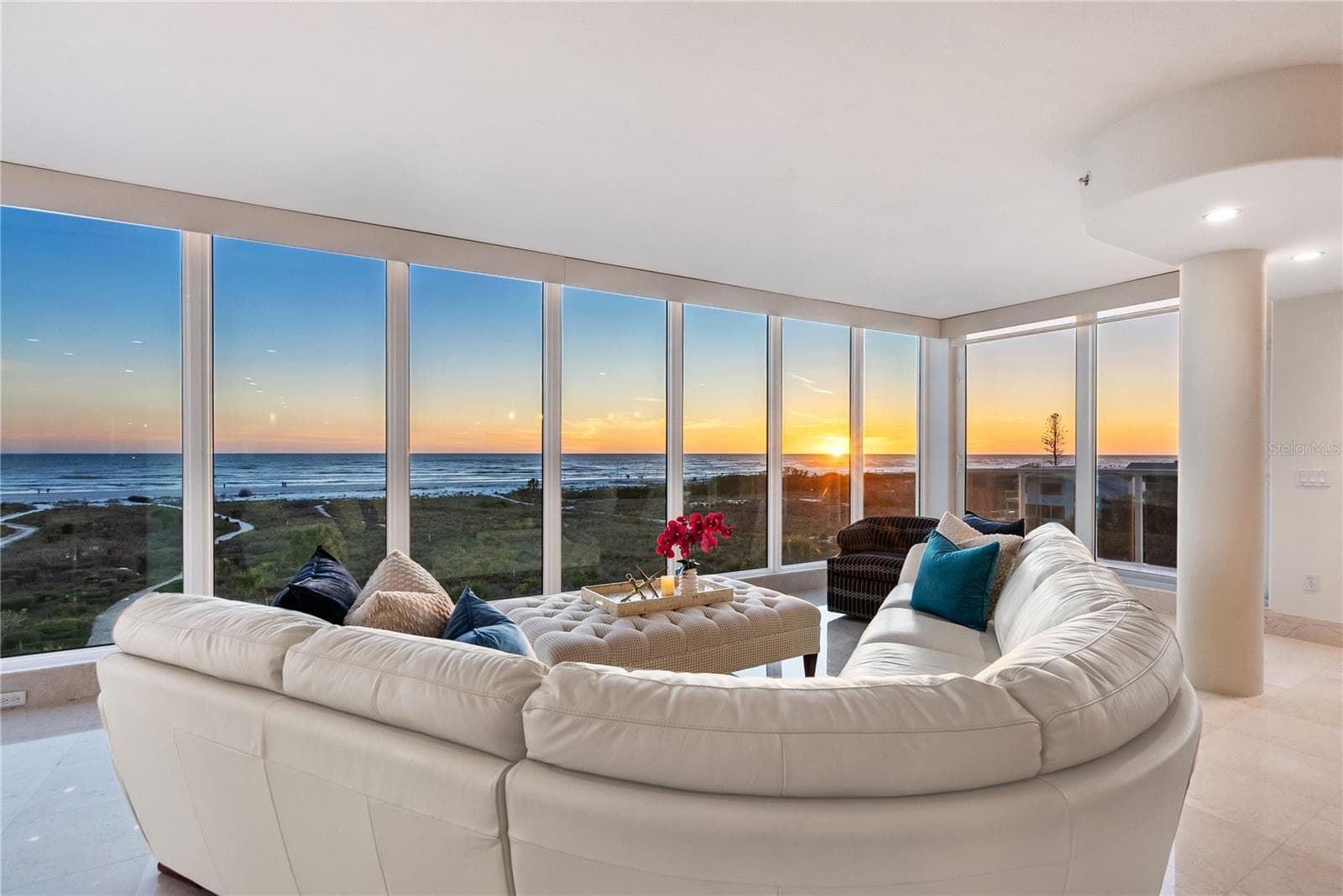 534 Beach Rd photo 4