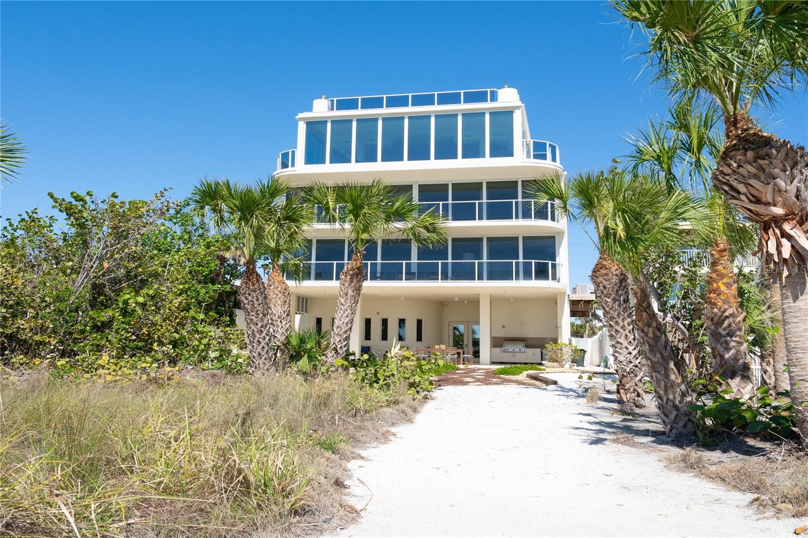 534 Beach Rd photo 3