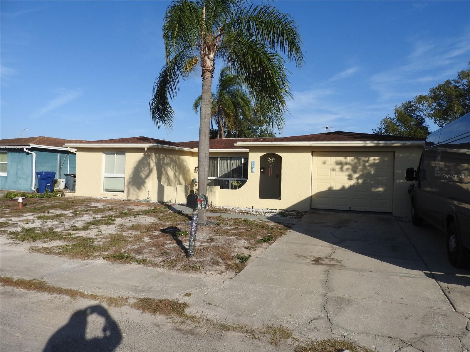 1324 Viking Dr