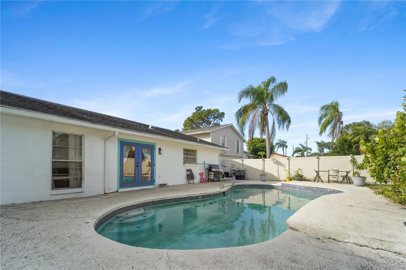 7523 Barry Rd photo 3