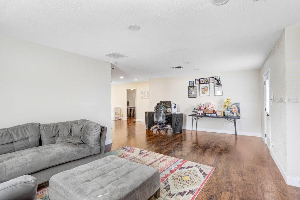 903 N Park Rd