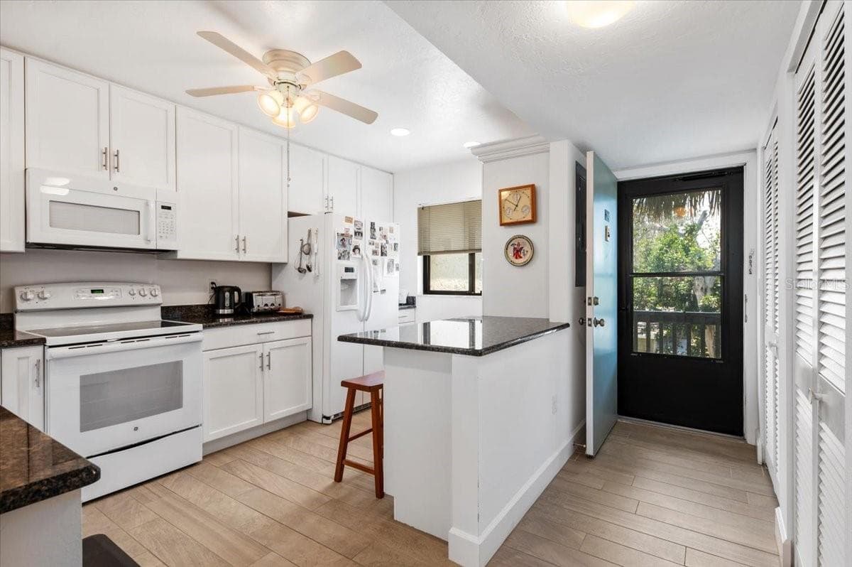 1519 Pelican Point Dr #288 photo 4