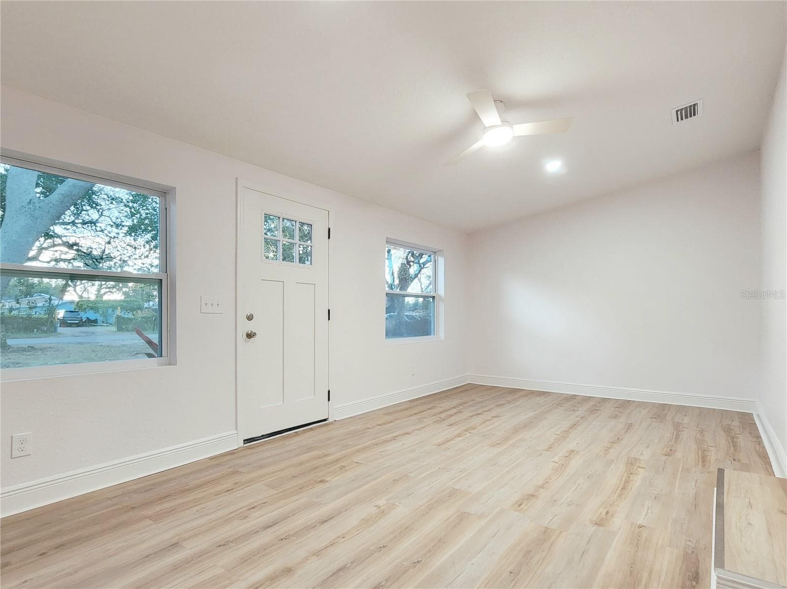 8917 N Highland Ave photo 4
