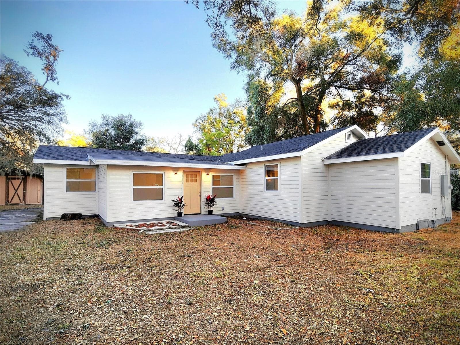 8917 N Highland Ave