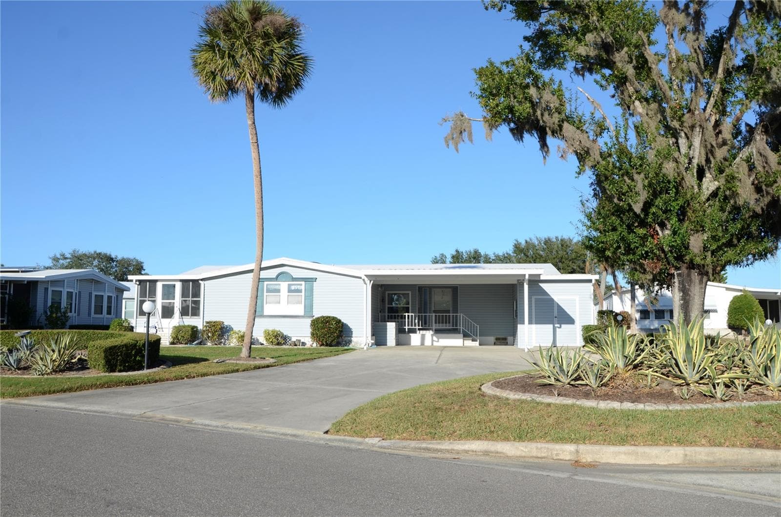 8476 Imperial Cir photo 3
