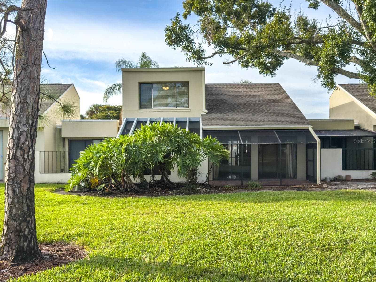 2375 Lakeside Mews #D2 photo 3