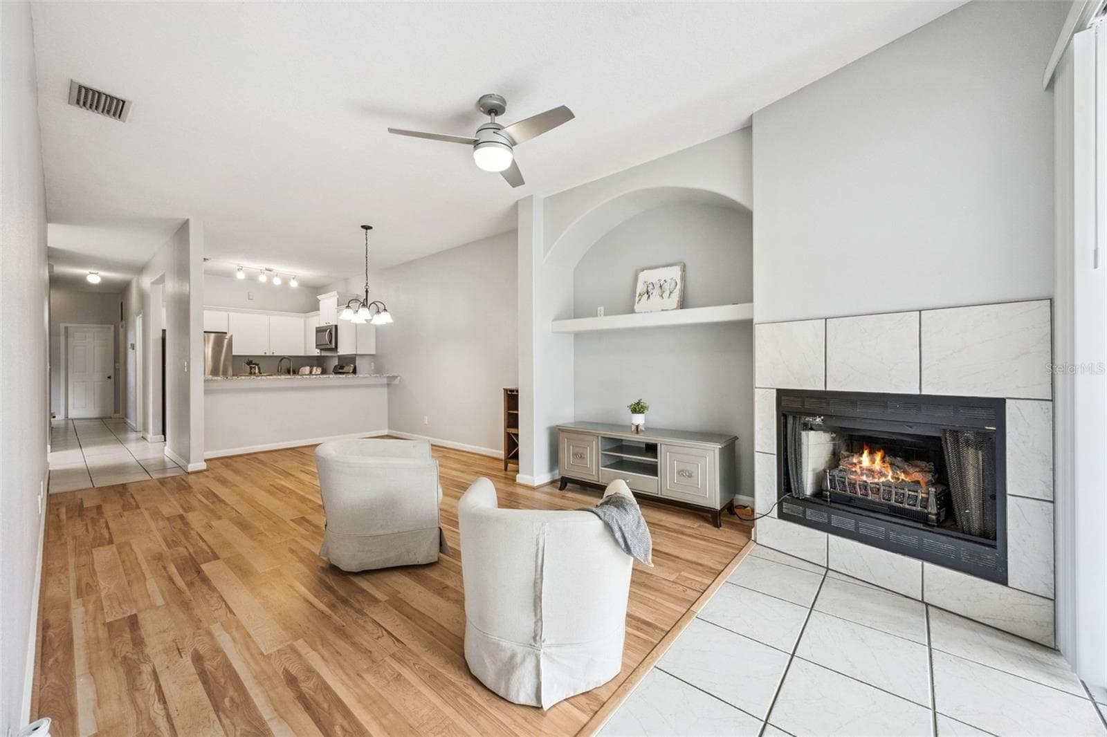 2202 Garden Lake Dr photo 4