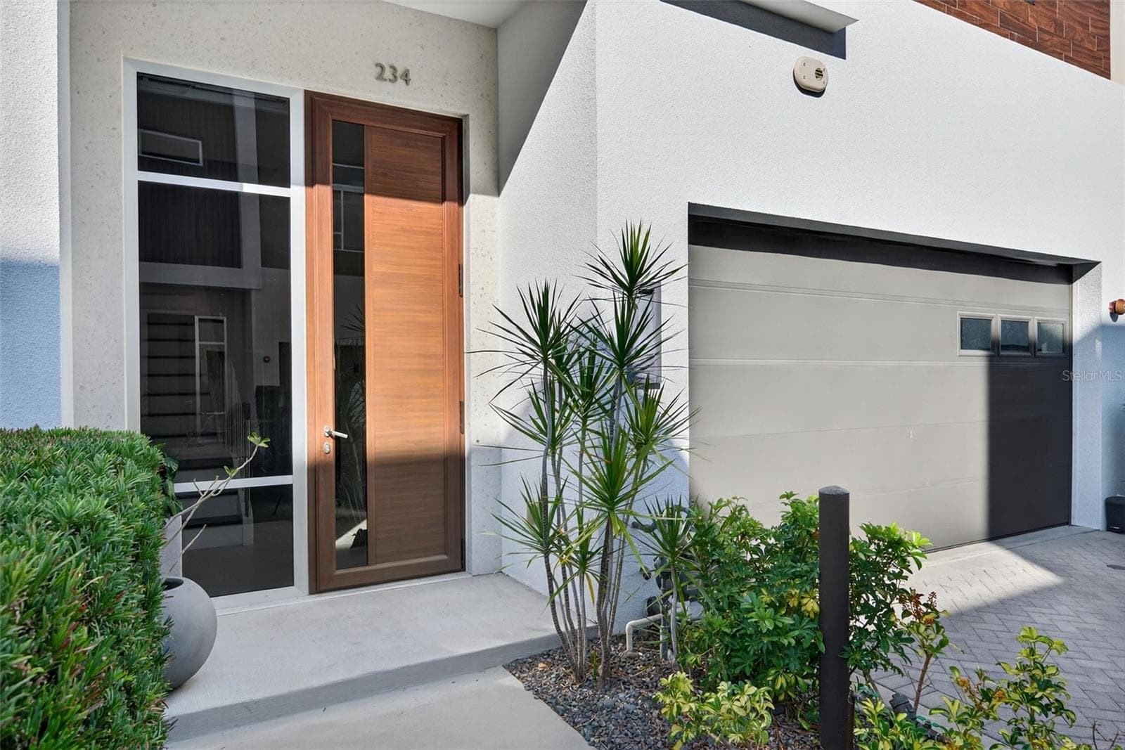 234 Cosmopolitan CT photo 3