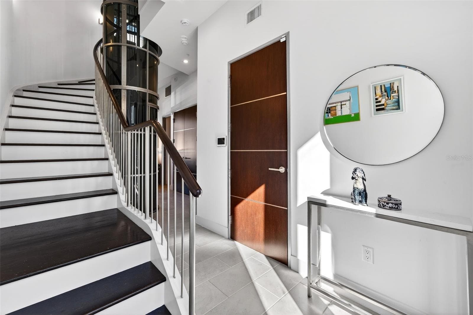 234 Cosmopolitan CT photo 4