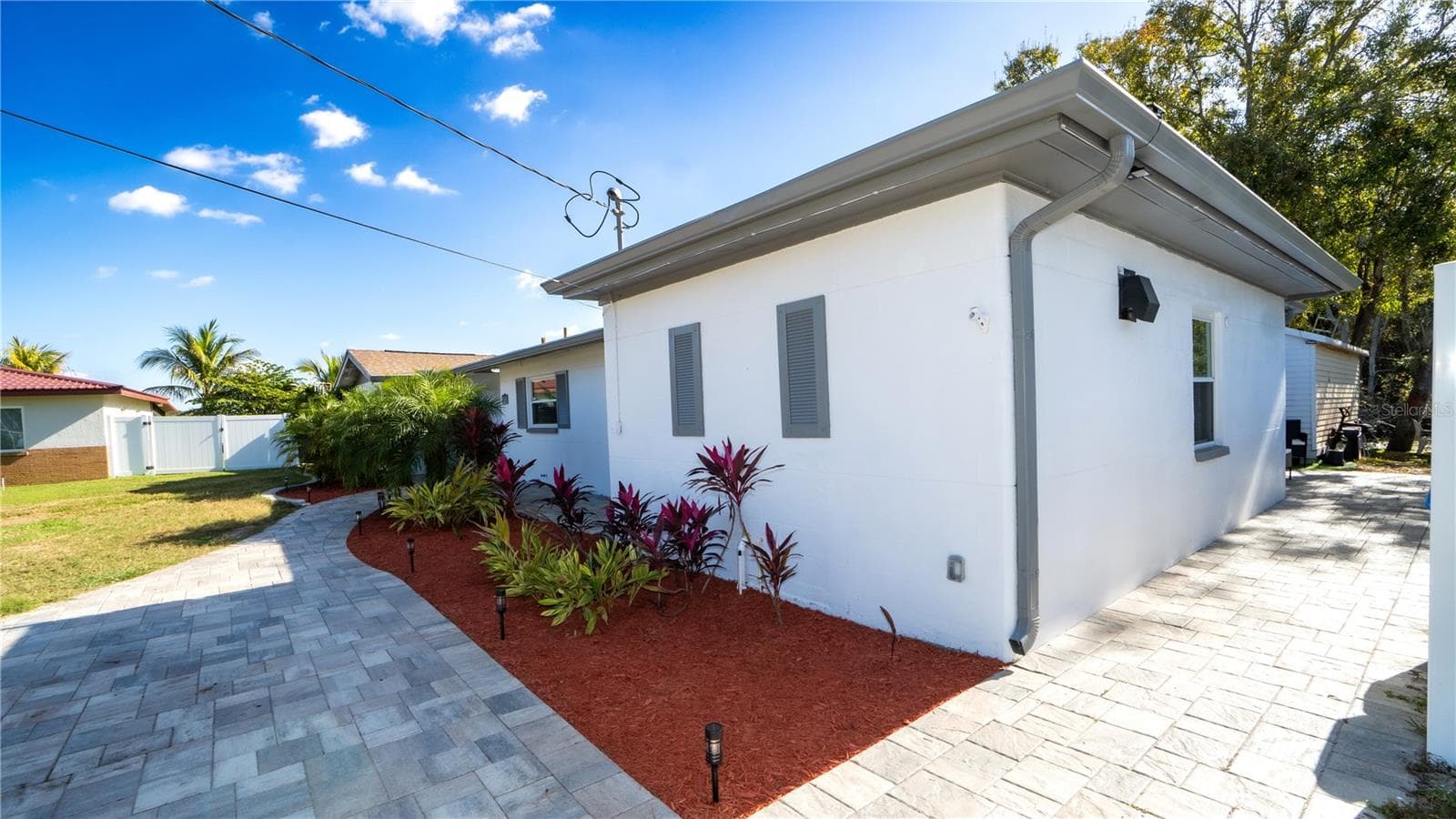 5101 Vinson Dr photo 4