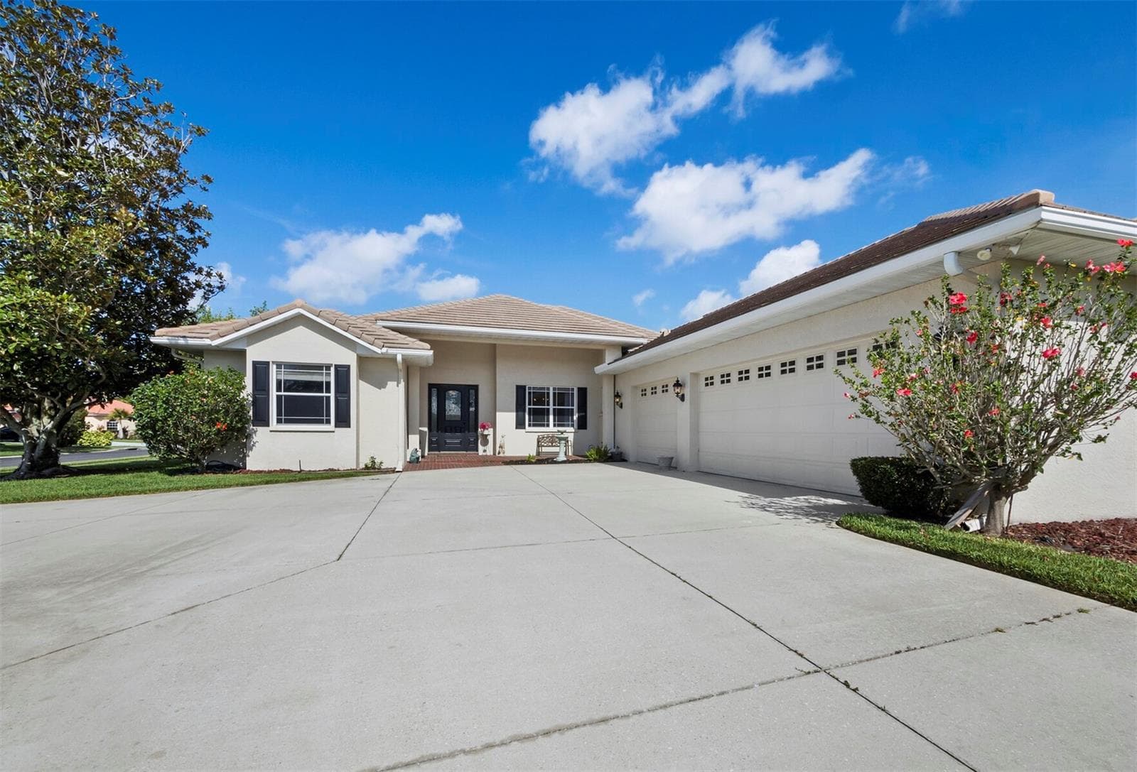 6643 Butlers Crest Dr photo 3