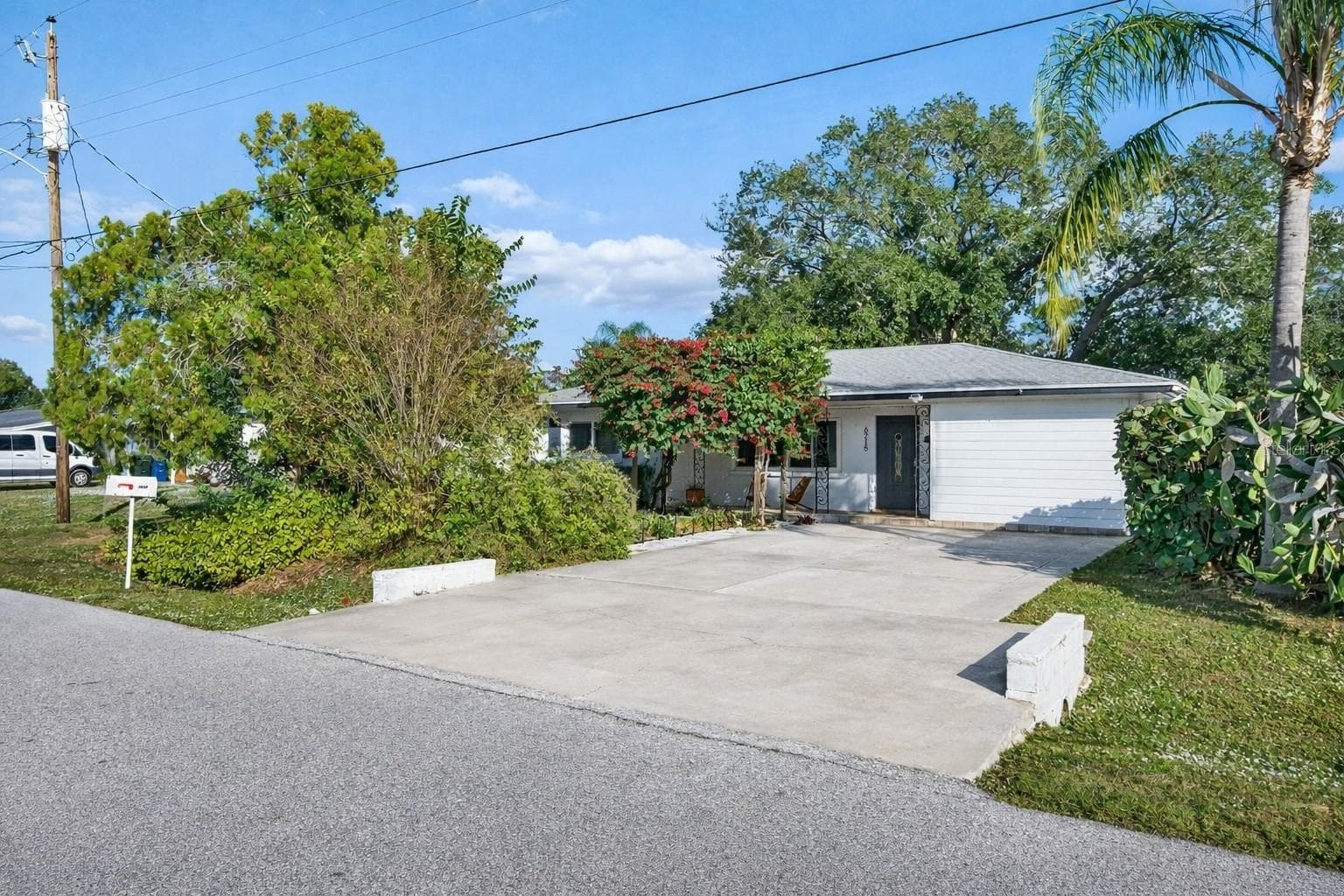 6215 Rodgers Ave