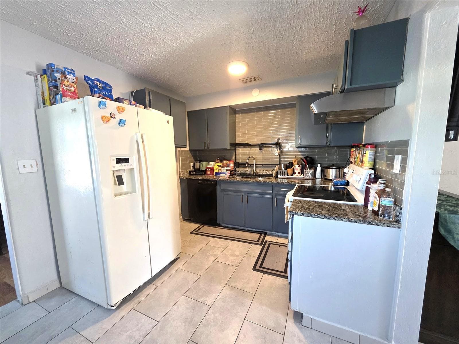 2137 4th St E photo 3