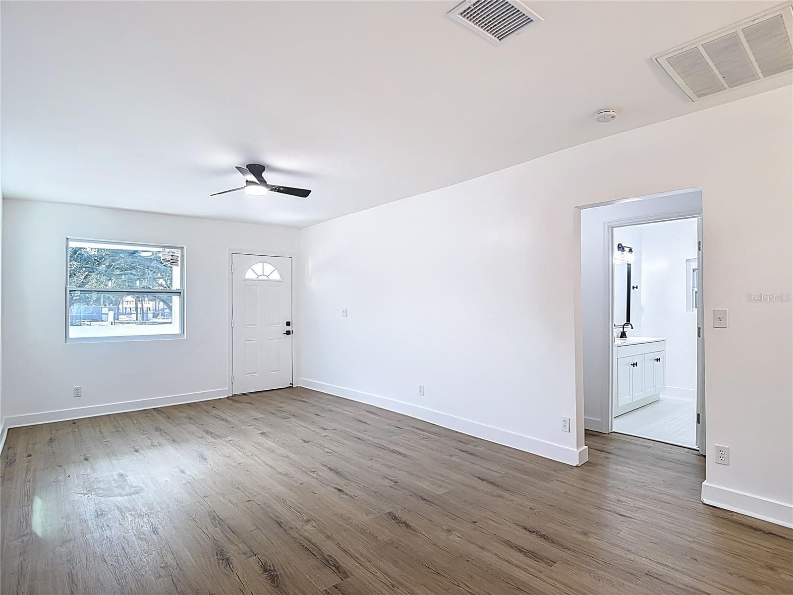 402 E Virginia Ave photo 5