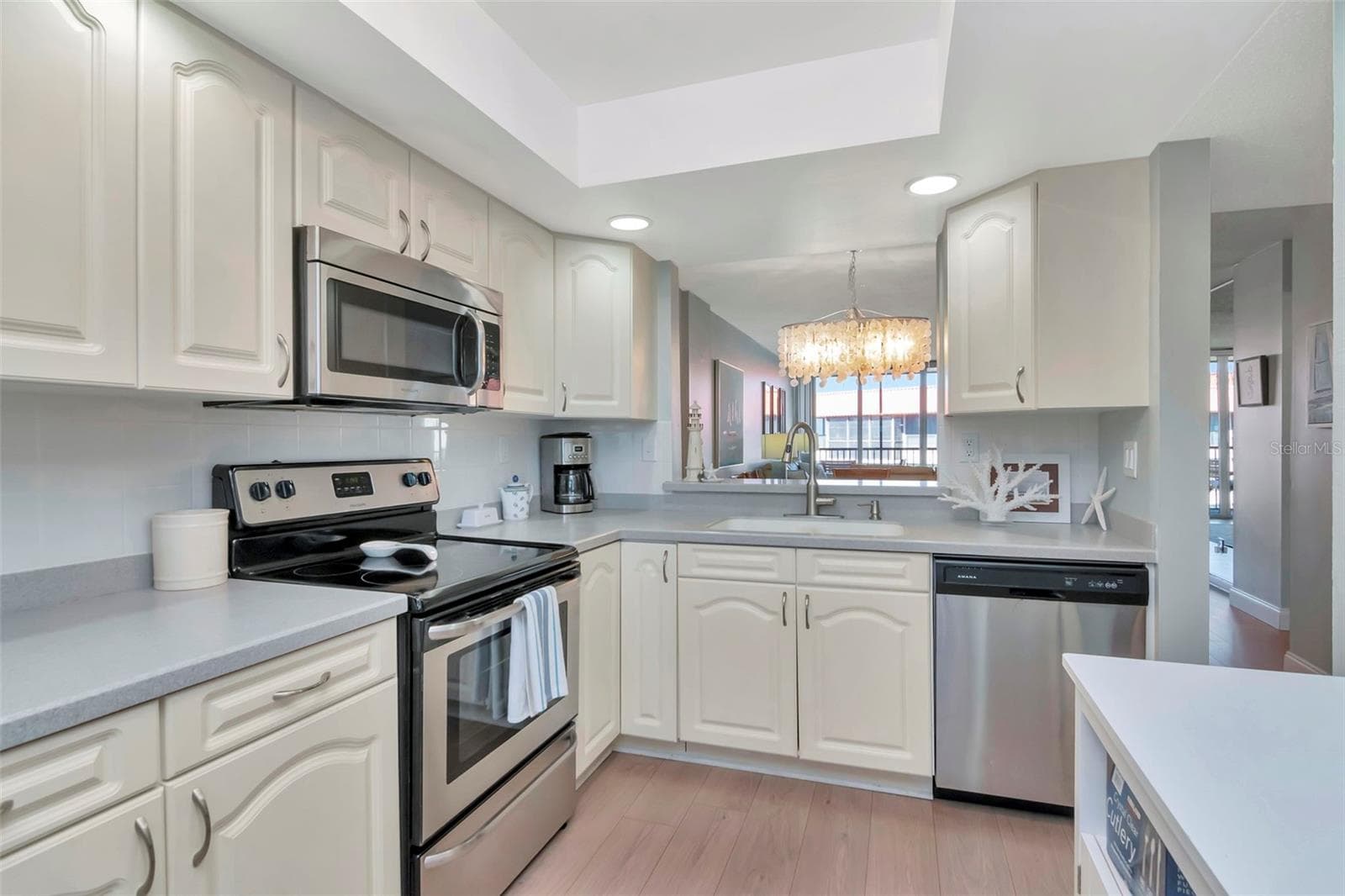 17580 Gulf Blvd #403 photo 5
