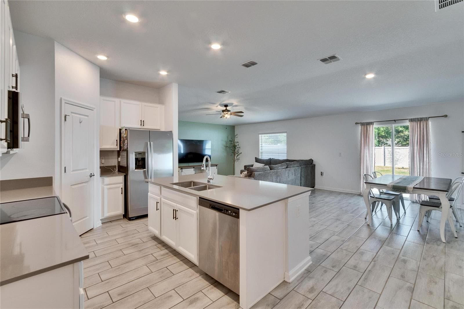272 Pershing St photo 5