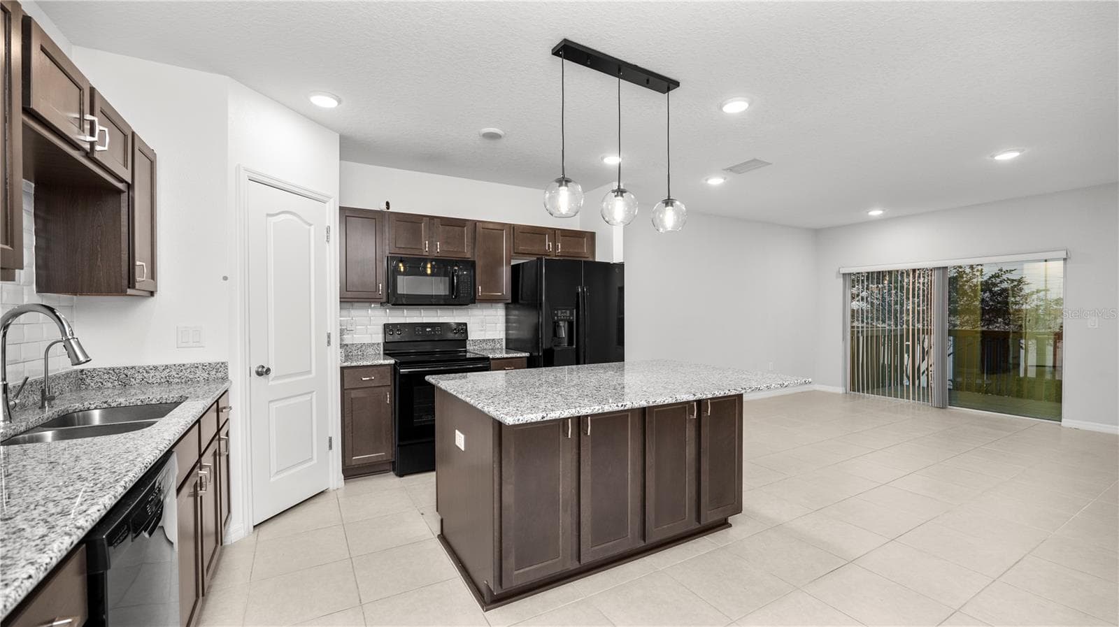 3857 Hampstead Ln photo 4