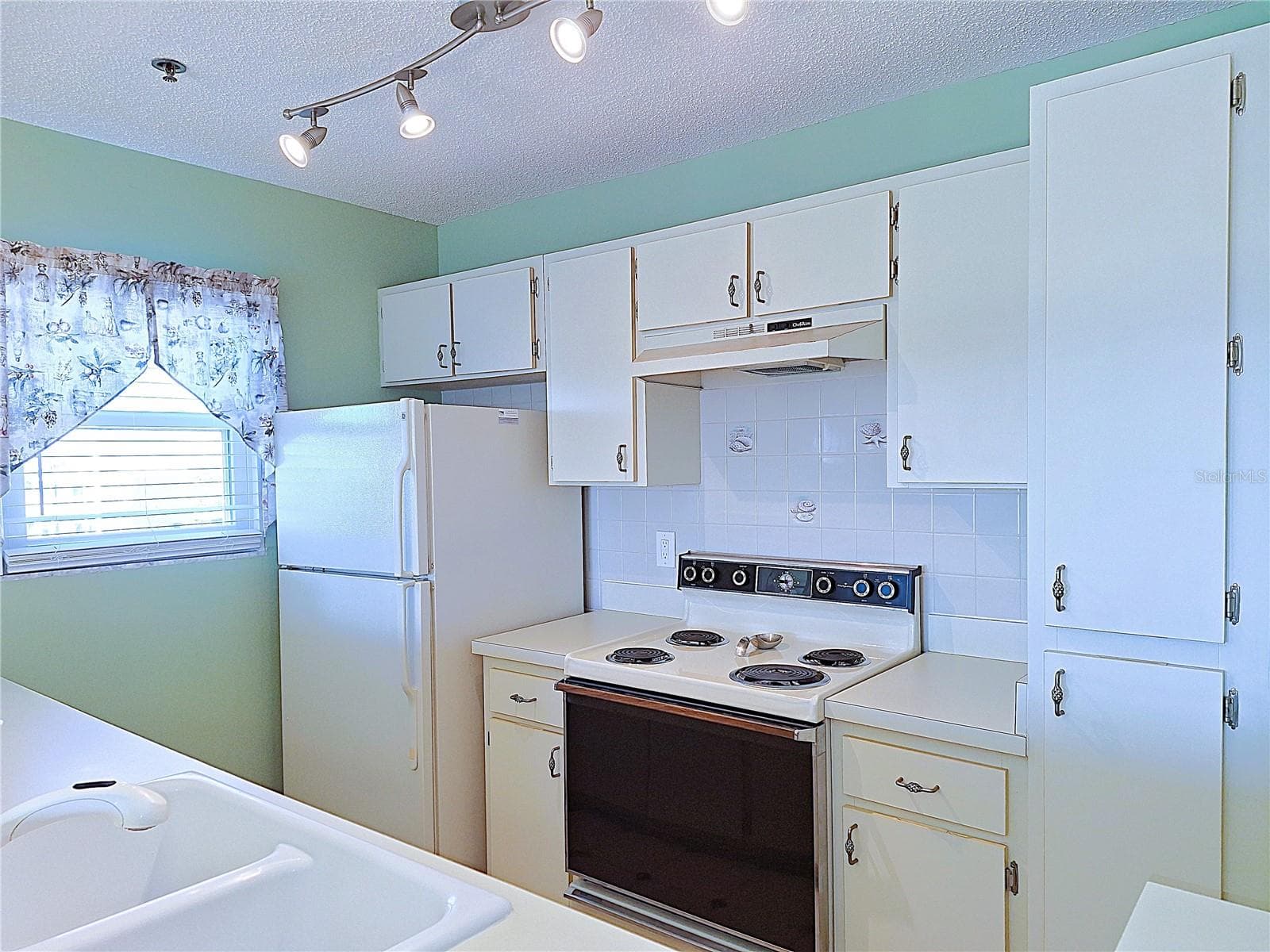5727 Biscayne CT #302 photo 4