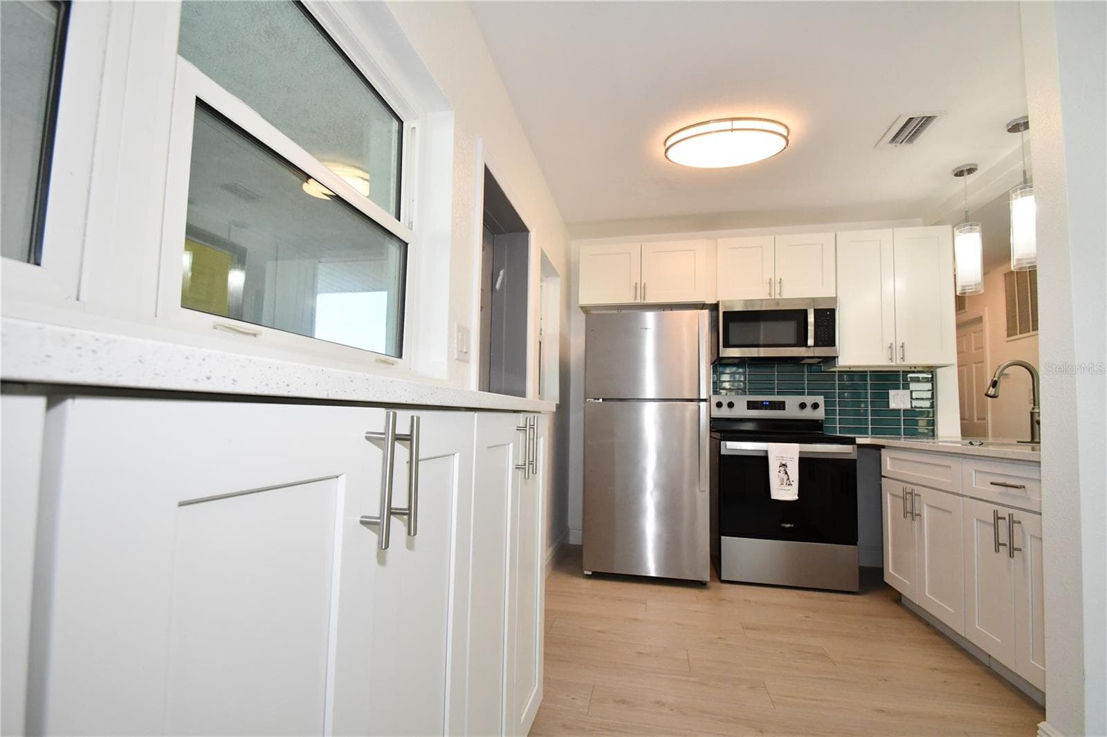 547 Trade Winds Dr photo 3