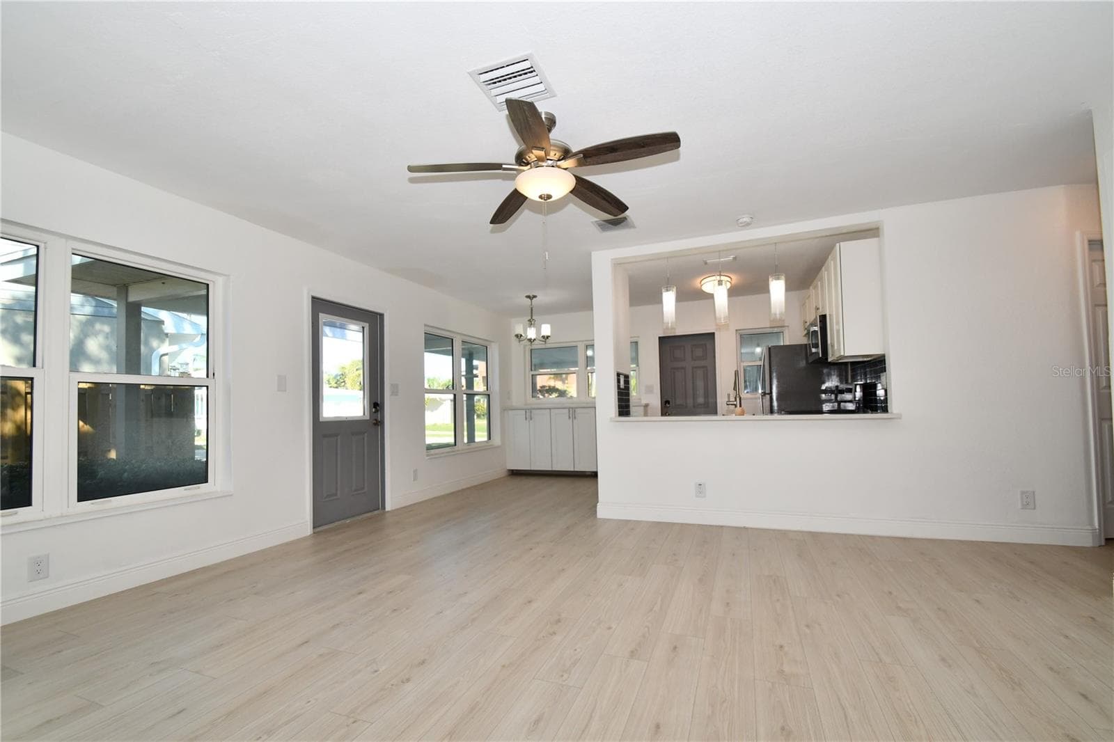 547 Trade Winds Dr photo 5