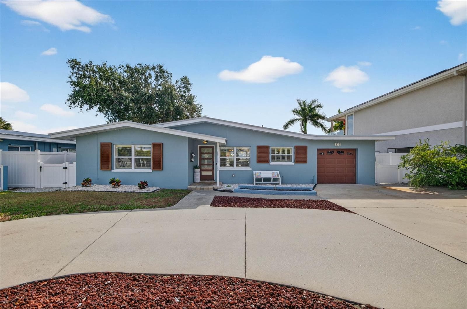 333 LA Hacienda Dr
