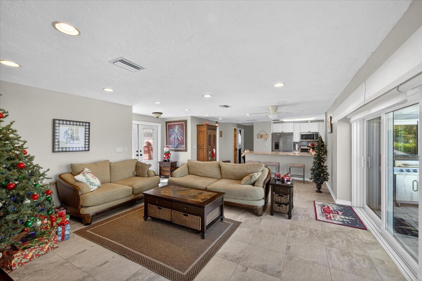 853 Seacrest Dr photo 4