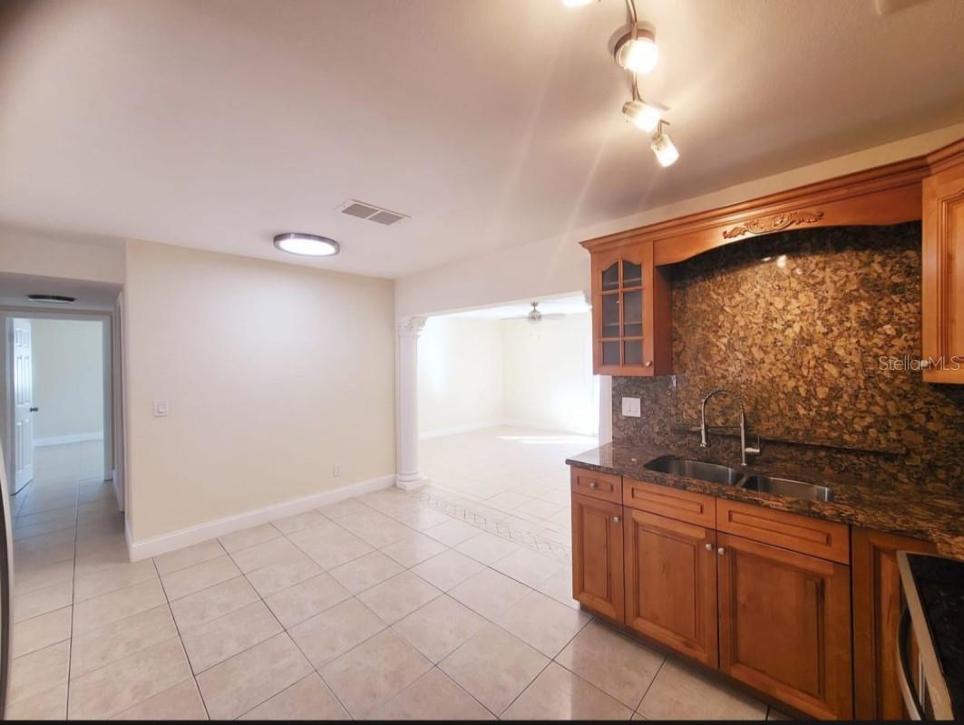 8605 May Cir photo 4