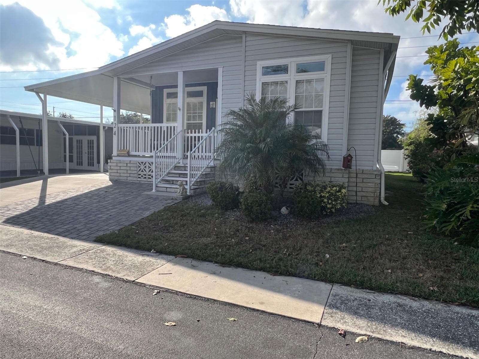 124 Pindo Palm St W photo 3