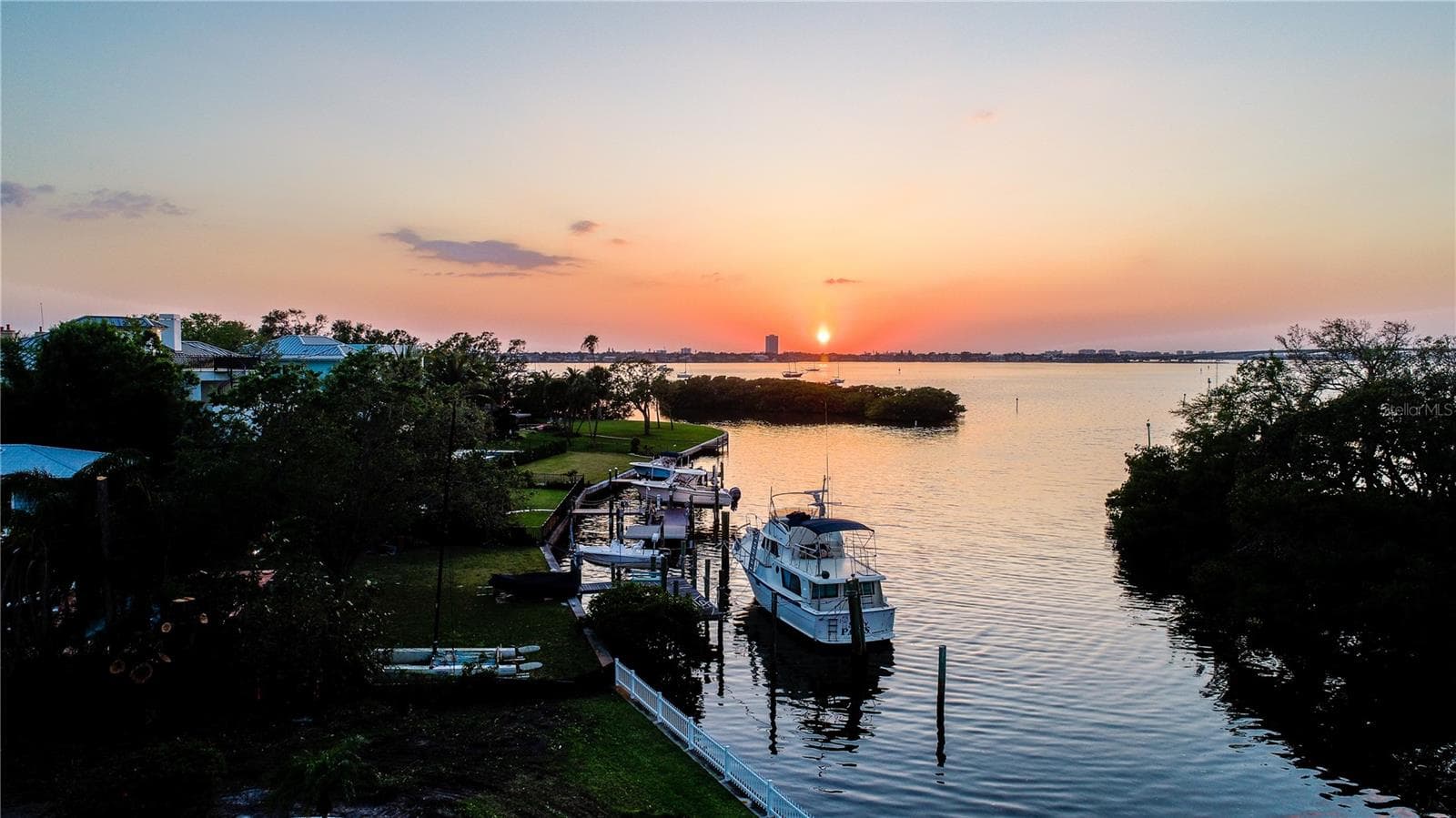 1521 Bay Point Dr