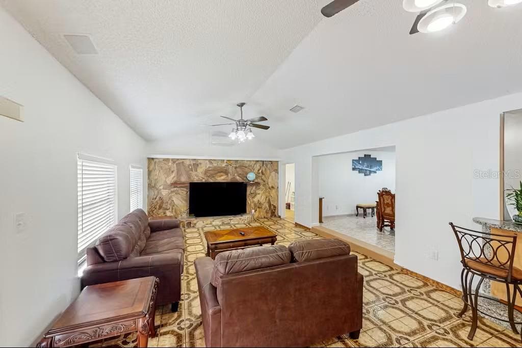 6223 Travis Blvd photo 4