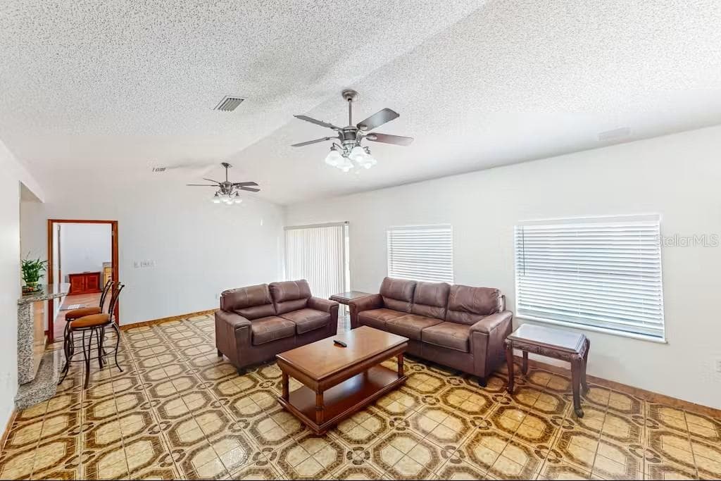6223 Travis Blvd photo 5